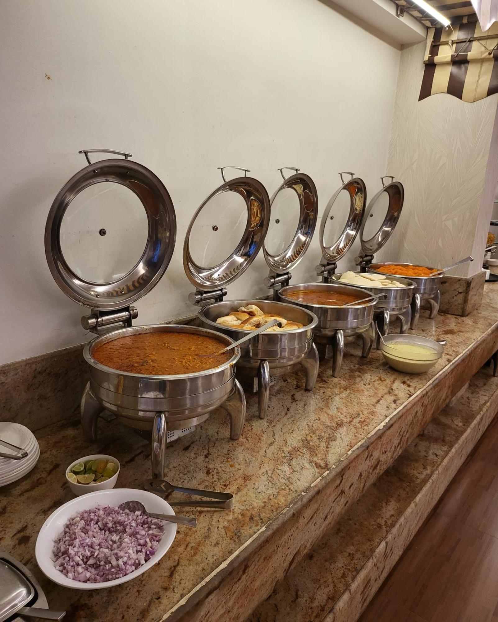 Hotel Maharana Inn Chembur Βομβάη Εξωτερικό φωτογραφία