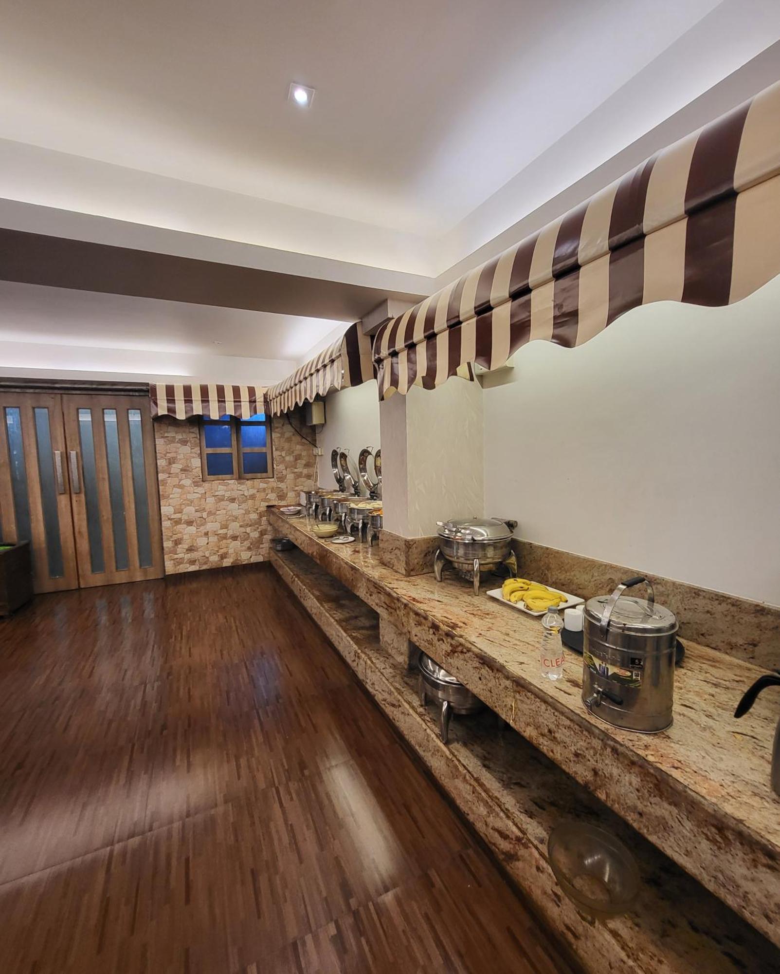 Hotel Maharana Inn Chembur Βομβάη Εξωτερικό φωτογραφία