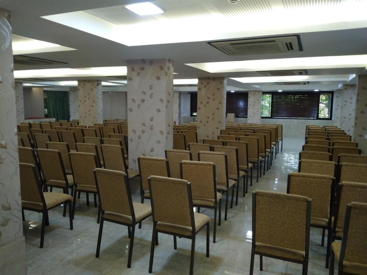 Hotel Maharana Inn Chembur Βομβάη Εξωτερικό φωτογραφία